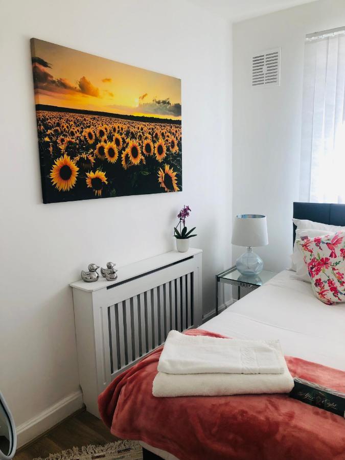Super Location 2, 1Min Metro 10 Min From Camden Apartment London Bagian luar foto